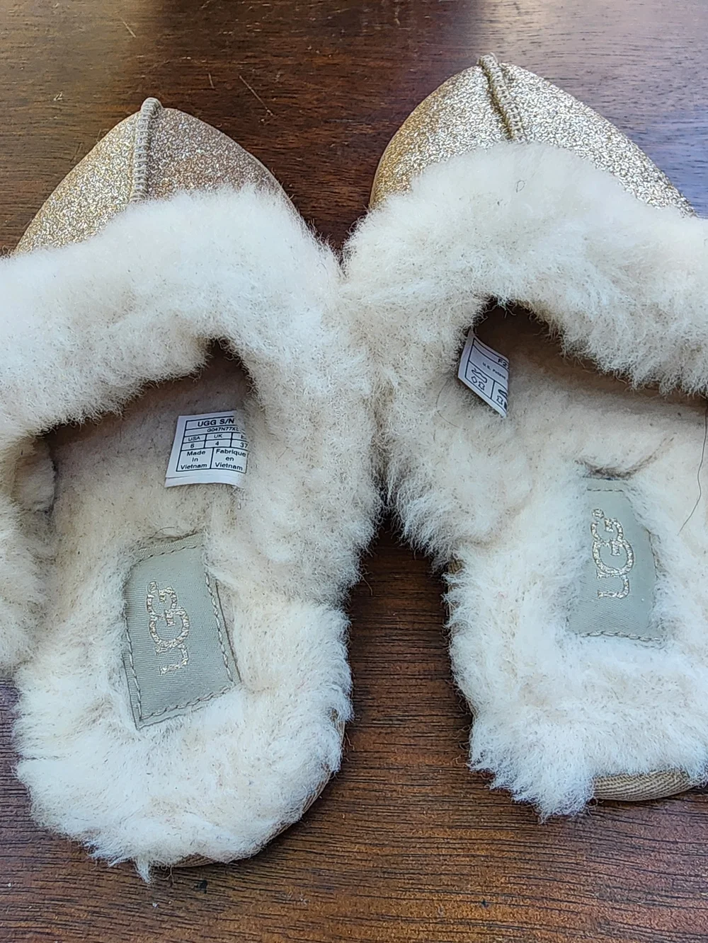 UGG Scuffette II Metallic Sparkle Gold Slippers Size [6]